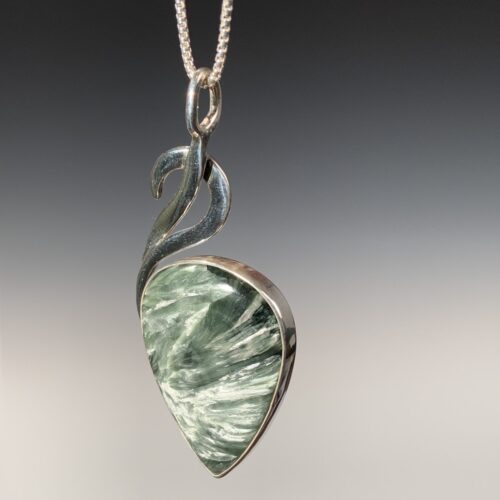Alternative view of Serafinite Pendant