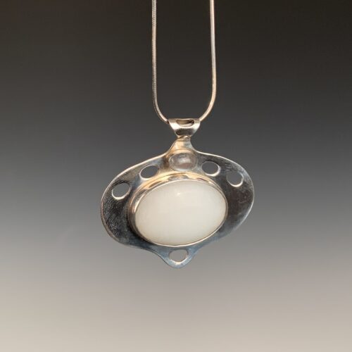 Alternative view of Agate and Labradorite Pendant