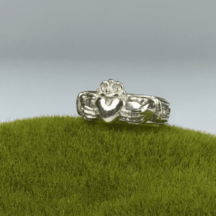 Alternative view of Claddagh Ring