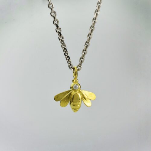 18k Bee Pendant with Diamond