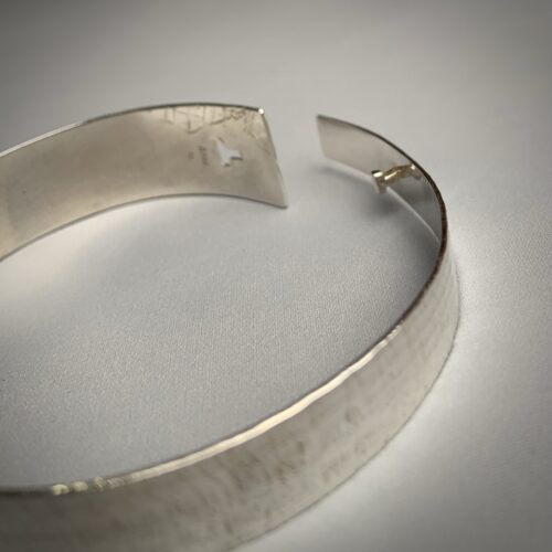 Linen-Textured Latching Bracelet - Image 4