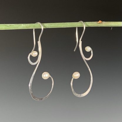 Alternative view of Vine Earrings with Pearls